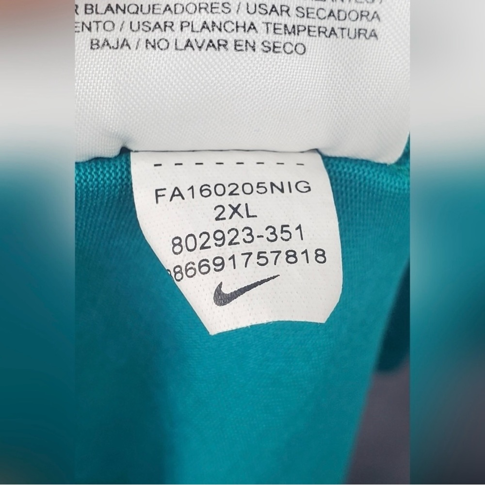 Nike Golf T-Shirt - Picture 6 of 6